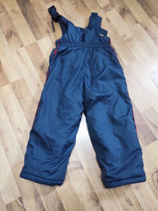 Zimowe spodnie na szelkach chłopięce r 92 Helly Hansen