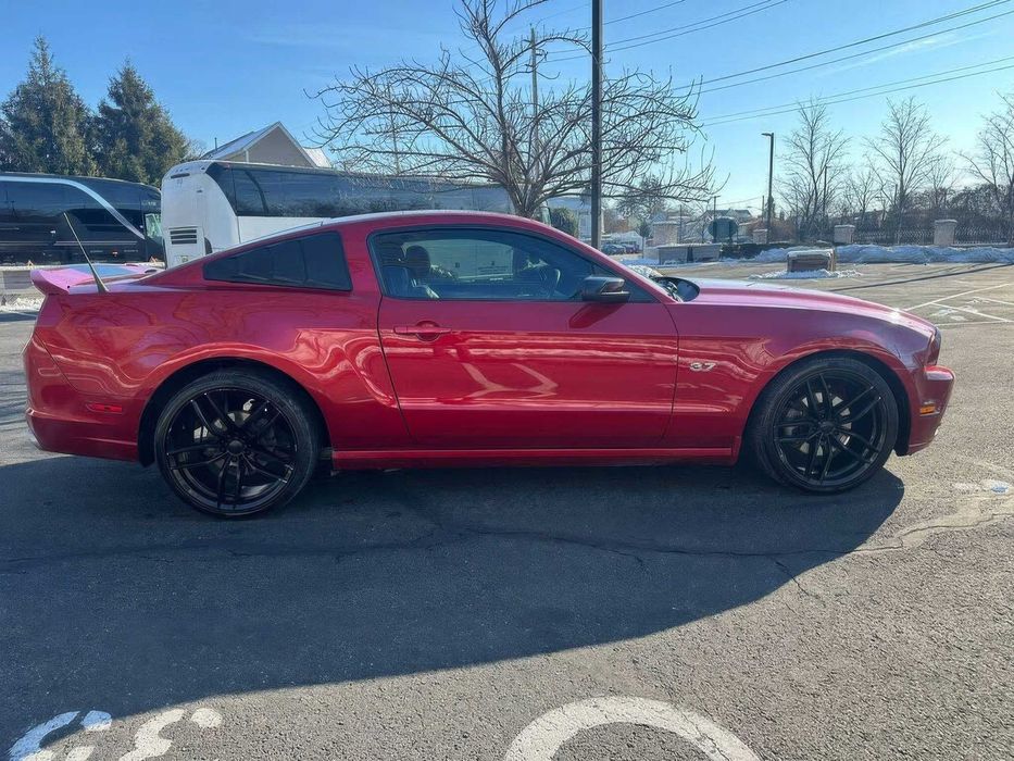 Ford Mustang V6 Premium Coupe      2013