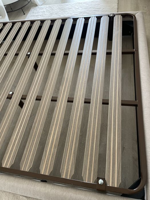 Cama bege + estrado 160x200 nova