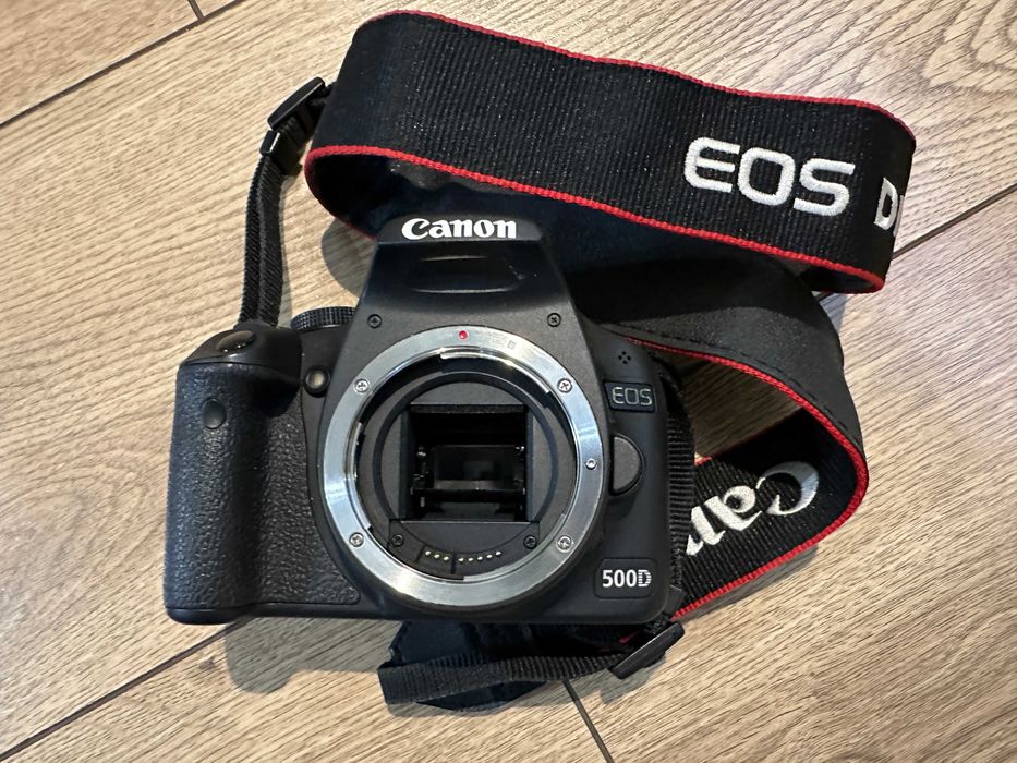 Canon EOS 500D z obiektywem Canon 18-135
