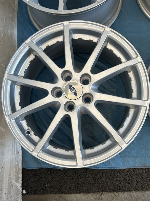 470 Felgi Aluminiowe FORD R 17 5x108 otwór 63,3 NOWE