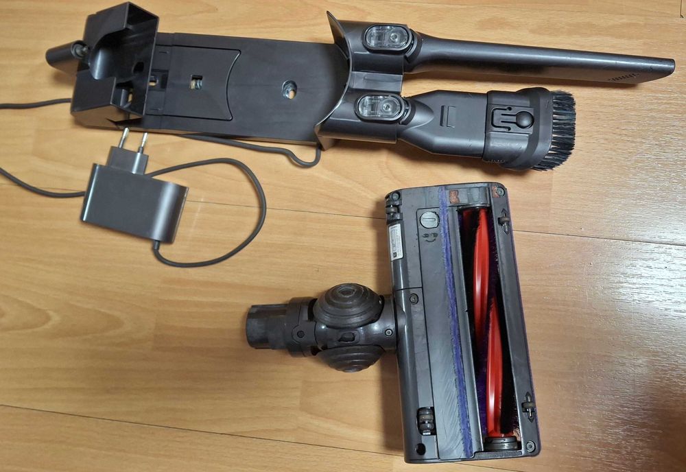 Odkurzacz Dyson V6, zestaw + 3 akumulatory