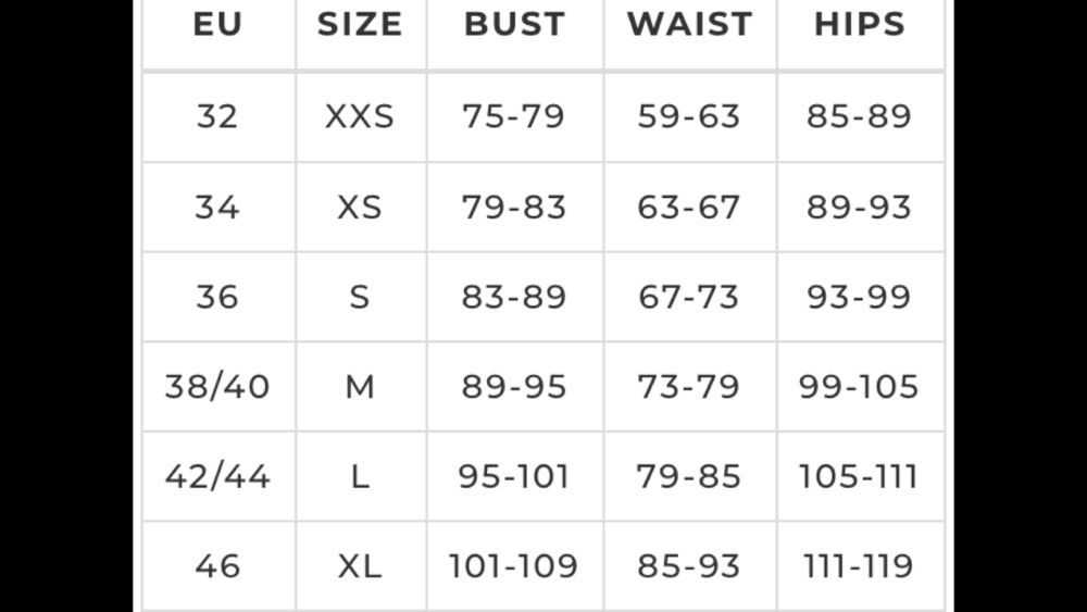 Sukienka marynarkowa z paskiem biała