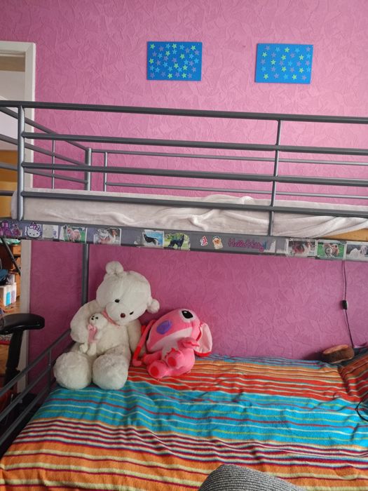 Łóżko piętrowe z materacami