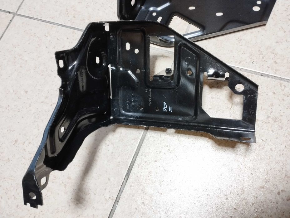 BMW X1 F48 F39 Кронштейн кріплення фари 51647342502 окуляр 51647342501