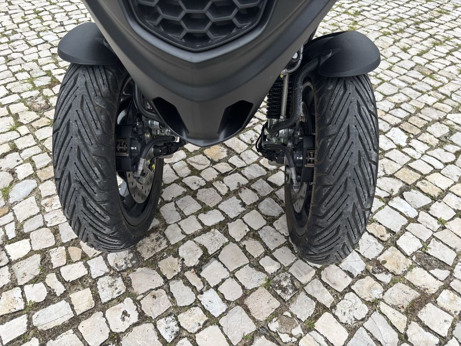 Piaggio MP3 300 HPE Deep Black Editon 2024