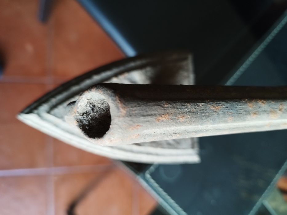 Ferro de passar antigo em ferro fundido