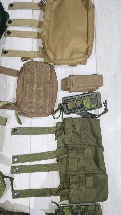 Colete e varias bolsas para airsoft