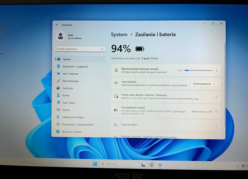 Asus R704V -17 cali - i5- GF 720M- SSD -8Gb Ram