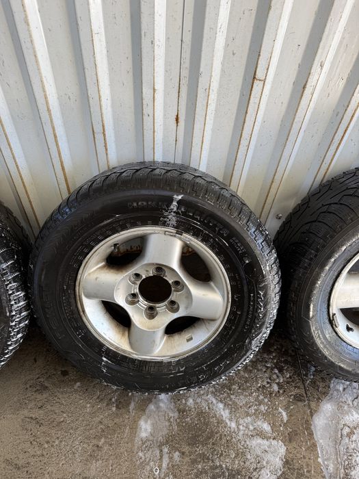 Продам диски з шинами 255/65/R16