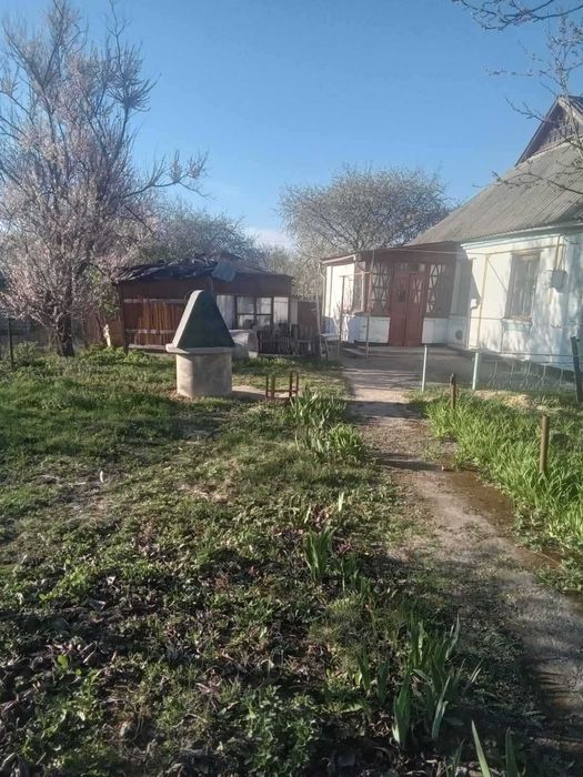 Частина будинку в смт.Вороновиця, вул. Молодіжна. Дві окремі спальні.