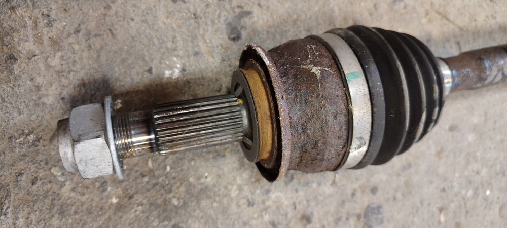 Б/в піввісь привод полуось Chevrolet Aveo T300 1.4  автомат Європа