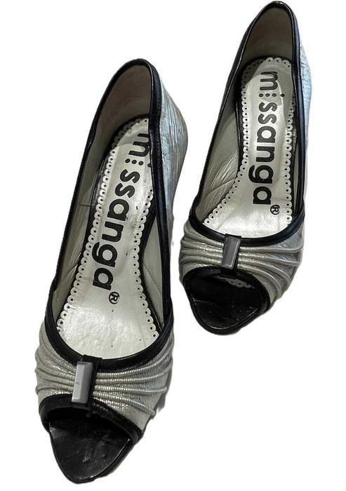 Sapatos prateados Missanga – elegantes e originais