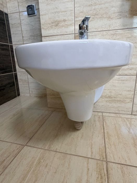 Bidet podtynkowy wraz ze stelażem
