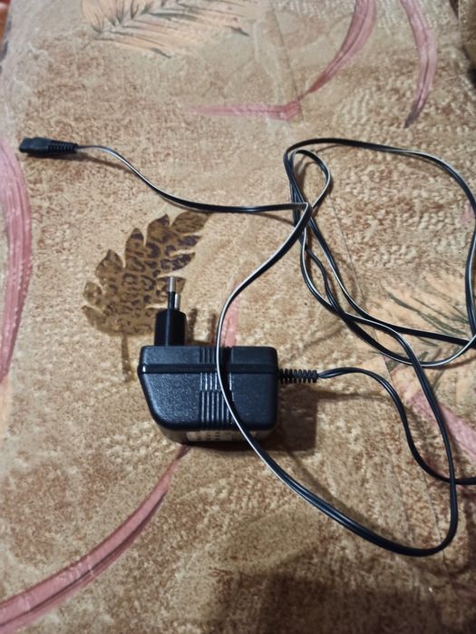 Адаптер живлення.