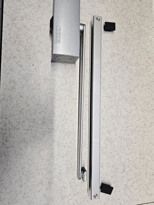 Domykacz GEZE TS 3000