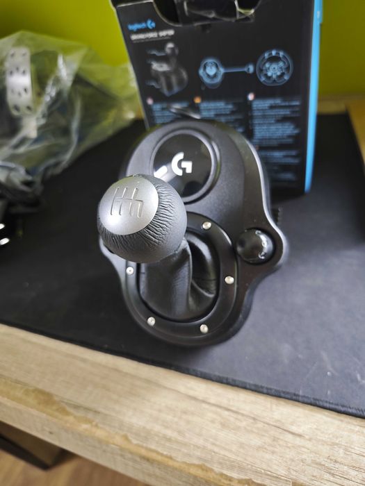 Kierownica Logitech G923 z pedałami + skrzynia biegów Jak nowa Gwaran.
