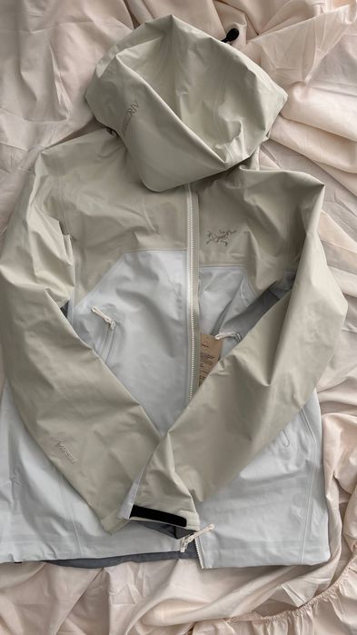 Arc’teryx (sea salt/arctic silk)