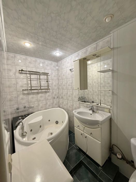 КРУТЕЗНА 3х кімнатна Чешка з АО газ Ремонт Меблі Техніка