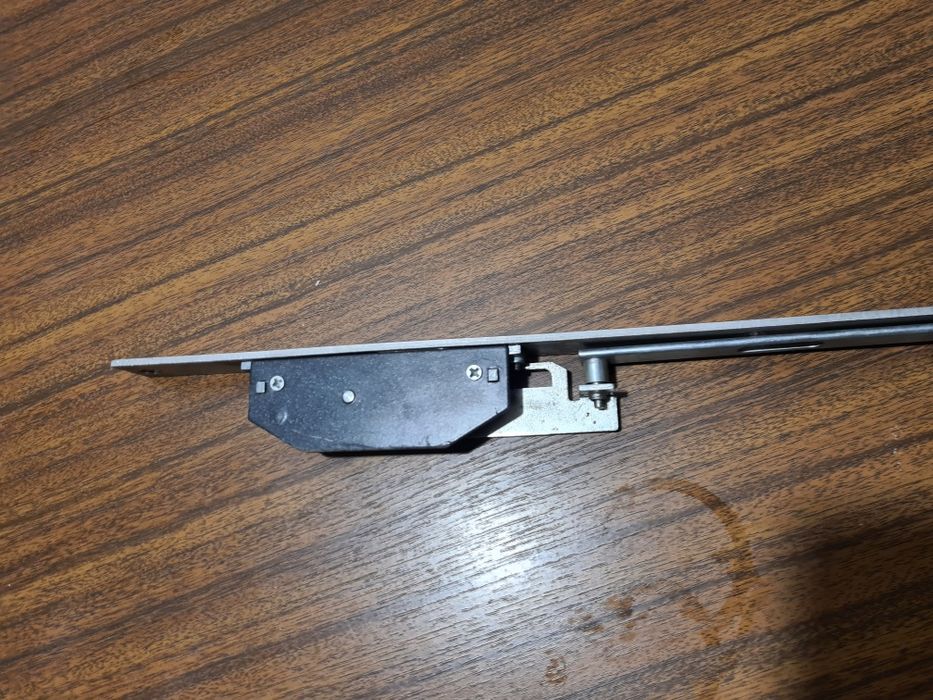 Fechadura multiponto de embutir

Sem maçaneta nem cilindro/canh