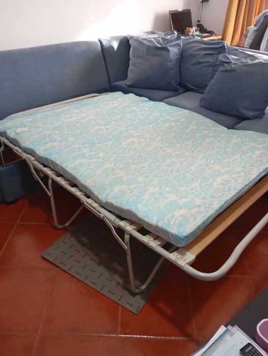 Sofá chaise longue com cama francesa