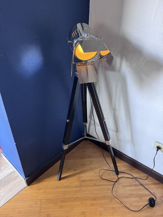 Lampa podlogowa - reflektor