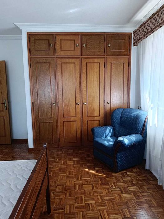 Quarto - Arrenda-se a estudante
