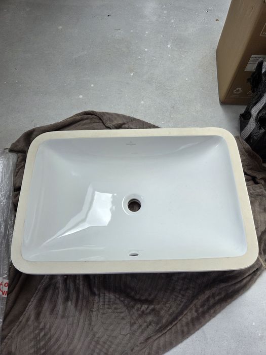 NOWA umywalka Villeroy&Boch podblatowa podwieszana 68x45