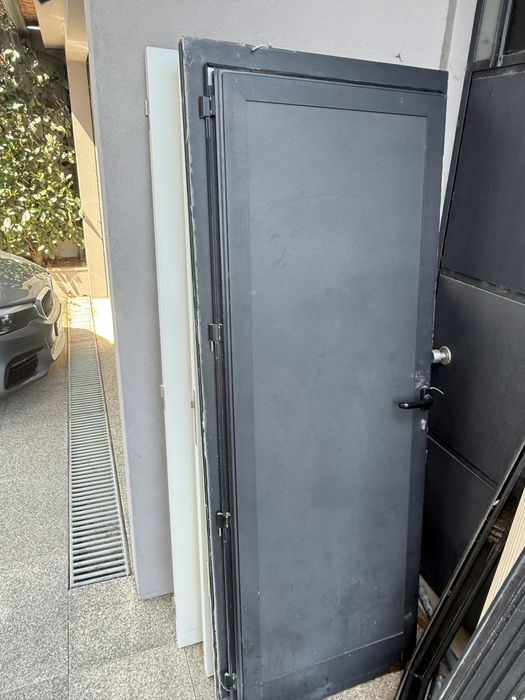 Porta entrada aluminio cinza 2m x 0.80