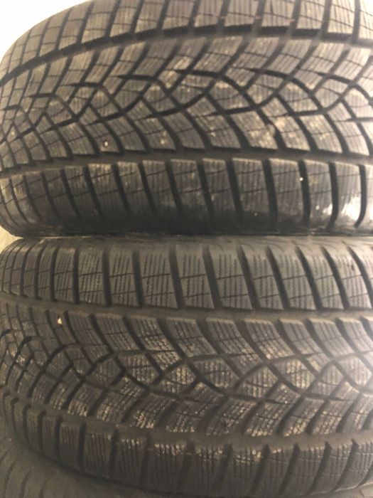 Komplet opon zimowych  255/45R20 GoodYear UG Performance + po 8mm
