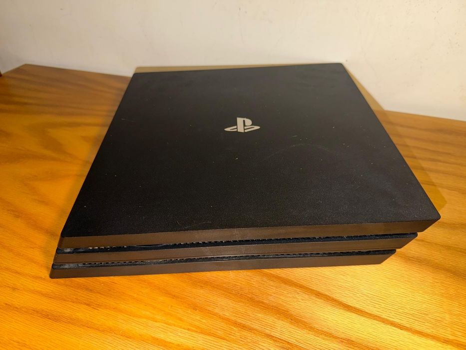 PS4 pro+ comando e cabos originais