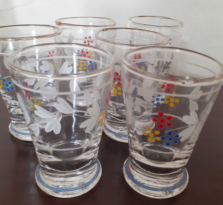 Louça pintada à mão