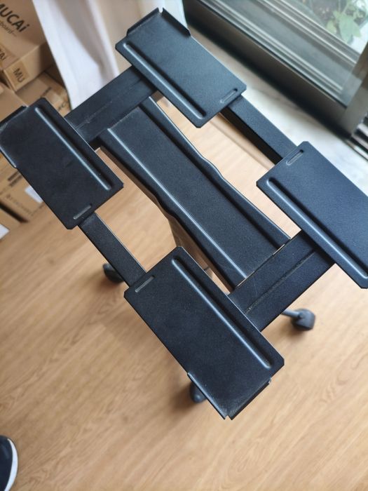 Suporte para TV com rodas