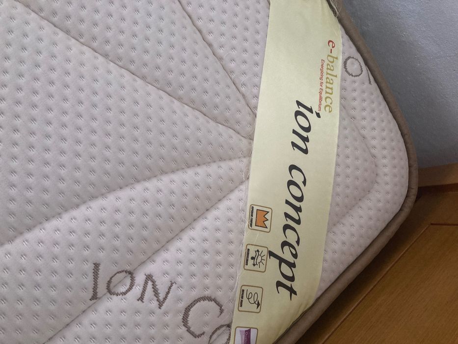 Cama em pinho com Colchão