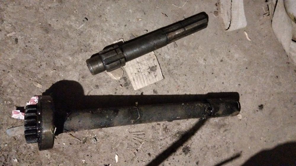 Продам головний вал Т-25