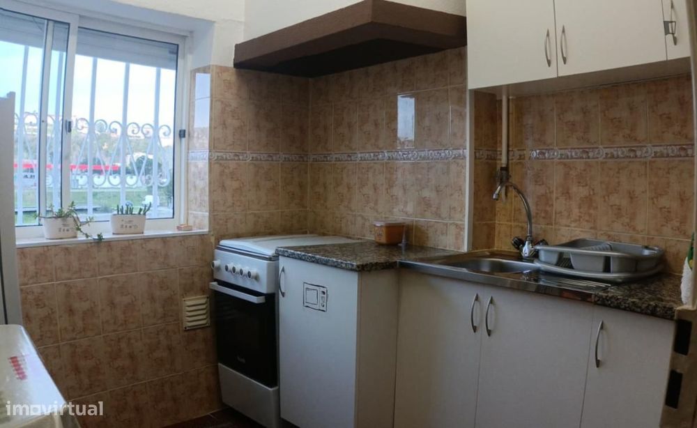 Quarto - localizado em Baixa de Santa Clara Coimbra