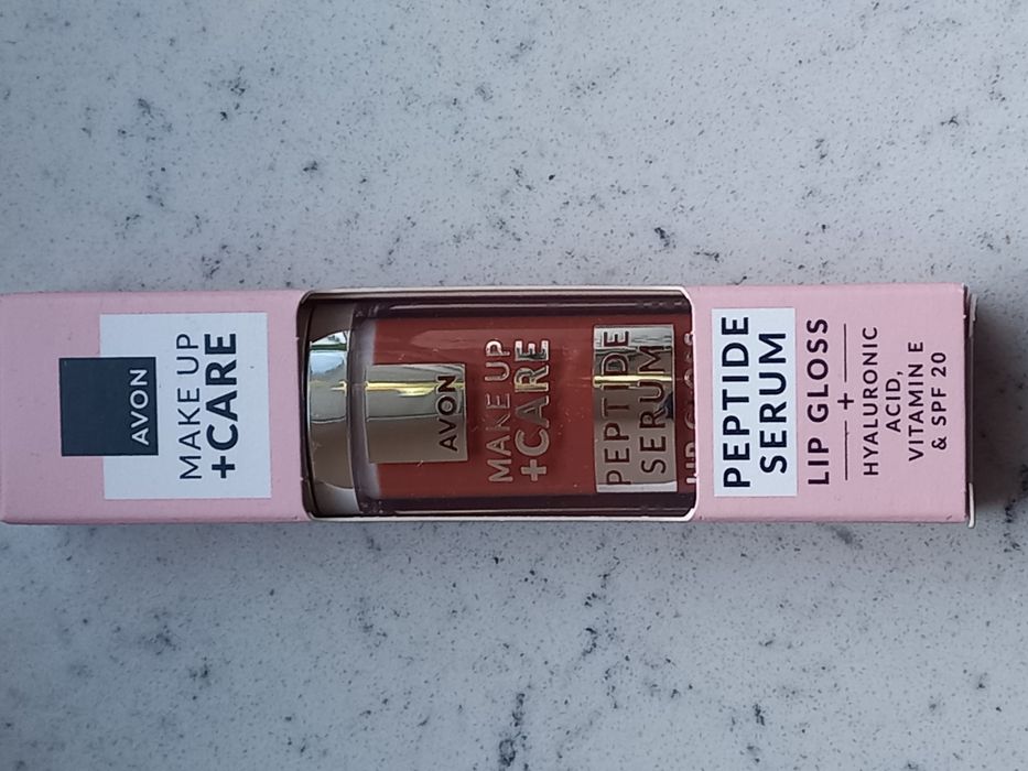 Błyszczyk-serum z peptydami Juicy Peach Avon