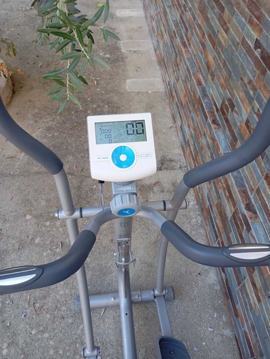 Vendo uma Bicicleta Elíptica