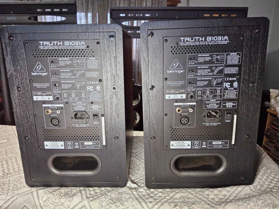 1 Ano de GARANTIA Só durante 15 dias menos 25%  BEHRINGER TRUTH B1031A