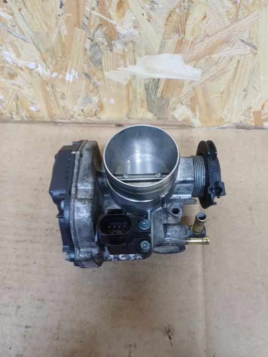 Дросільна заслонка заслінка VAG Audi Seat Skoda Wolkswagen 1.6 1.8 8v