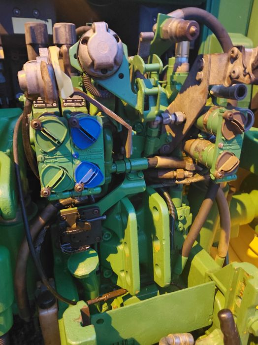 John Deere 6630,  6830