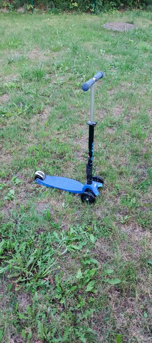 Hulajnogą dziecięca na trzech kółkach