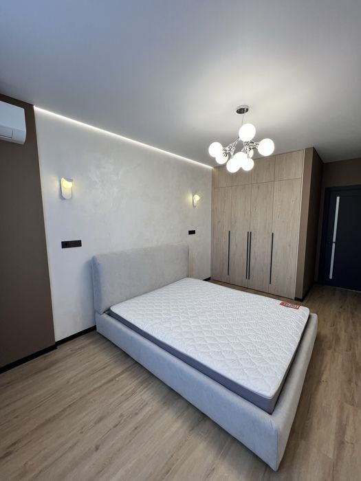 Продається стильна, велика 2-кімнатна квартира в центрі в ЖК Квартал 5