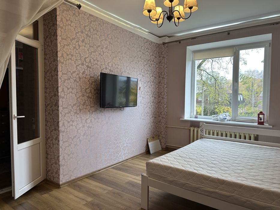 Трикімнатна в центрі біля Авангарду