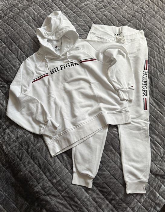 Dres Tommy Hilfiger, zalożony raz