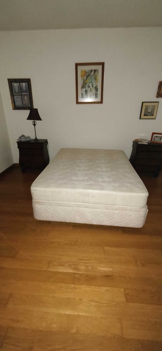 Sommier com colchão
