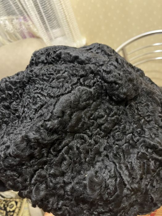 Продам чорний берет з каракуля б/у