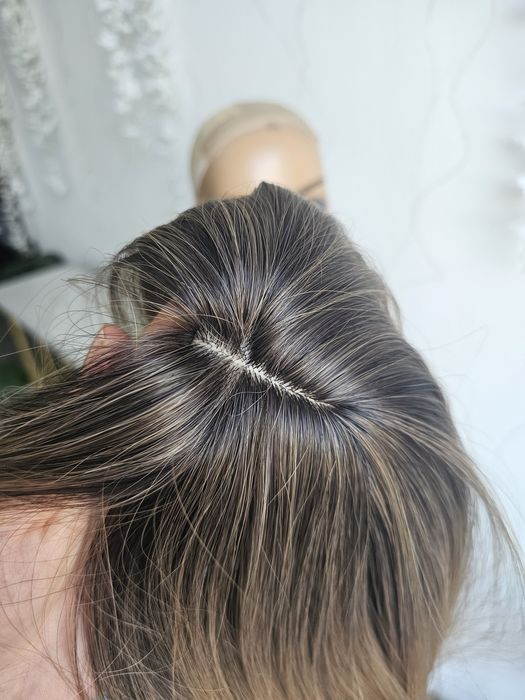 Tupet topper Ala ciemny blond ombre imitacja skalpu, naturlany efekt 40 cm