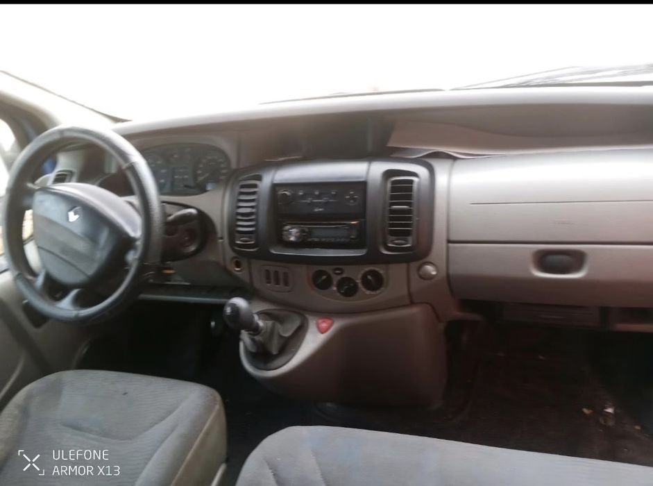 Renault trafic  II 2,5 dci 2004 rok