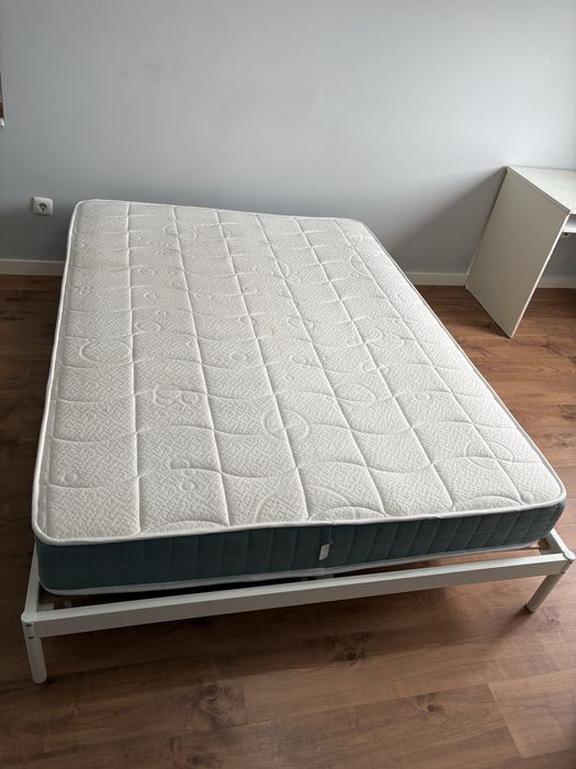 Cama de casal Ikea com estrado e colchão